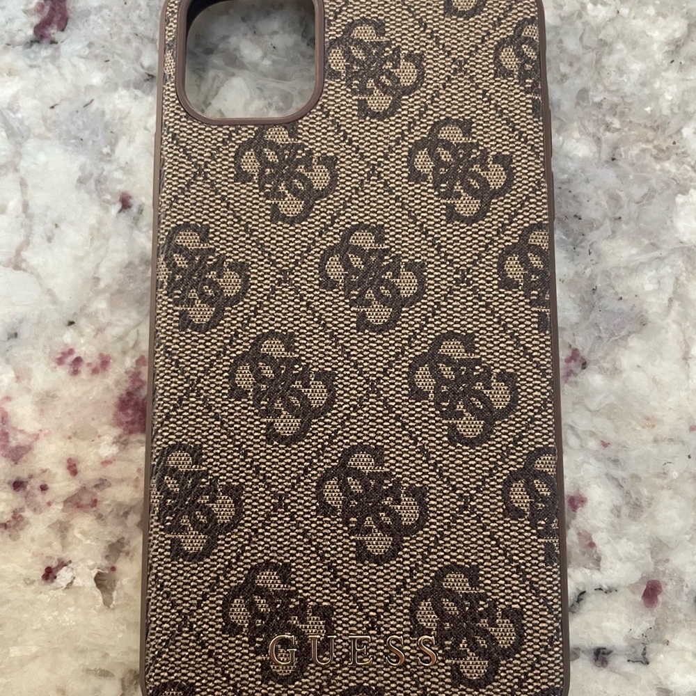 GUESS Tan and Brown Patterned Phone Case- brand new